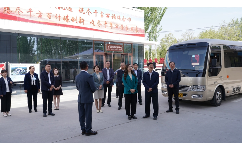 自治區(qū)人大常委會副主任、總工會主席沈左權率領自治區(qū)人大督查調(diào)研團，蒞臨銀川伊百盛調(diào)研